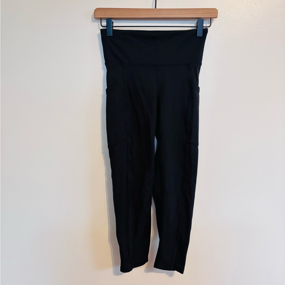 Balance Collection black capri length leggings with side pocket size small